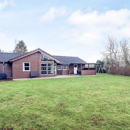 6 Person In Hals-by Traum Hals