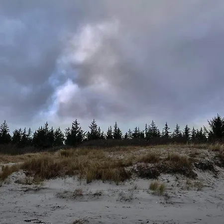 6 Person In Hals-by Traum * Hals