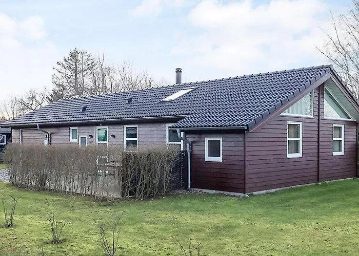 6 Person In Hals-by Traum * Hals